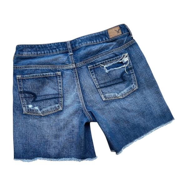 American Eagle Boyfirned Midi Distressed Shorts Size 32 - Picture 4 of 6